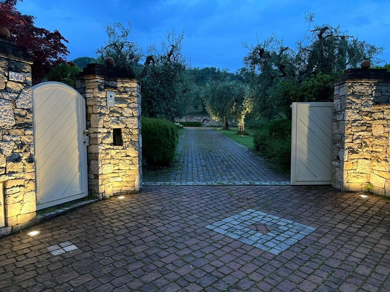 Villa Oleander Манерба-дель-Гарда Экстерьер фото